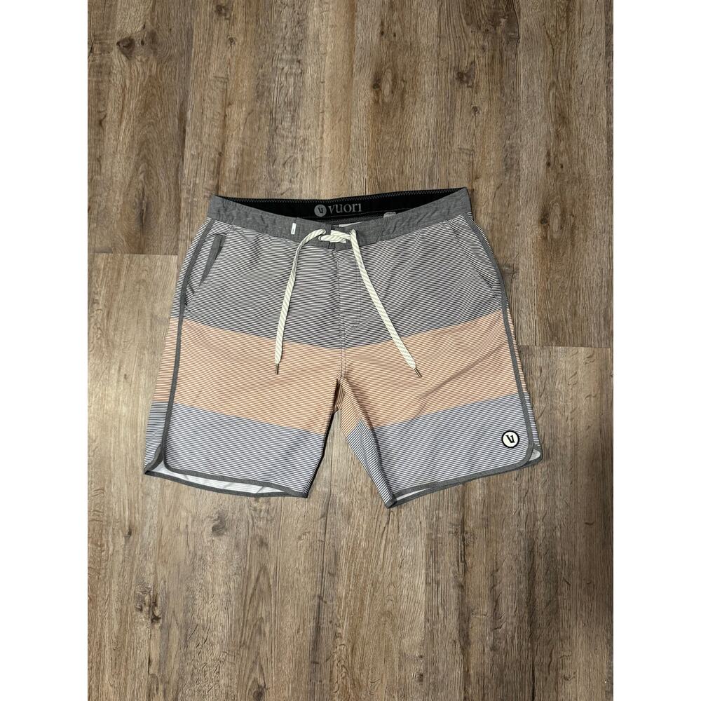 Vuori Men's Cruise Boardshort Size 34